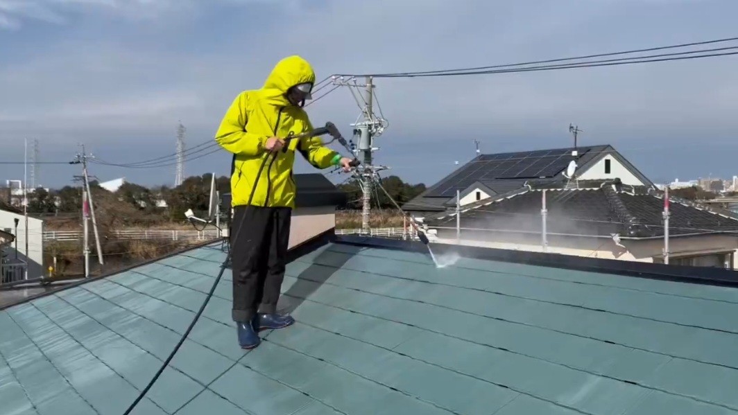 屋根塗装での高圧洗浄の必要性【浜松市での屋根リフォームのご相談は当店へ】 画像