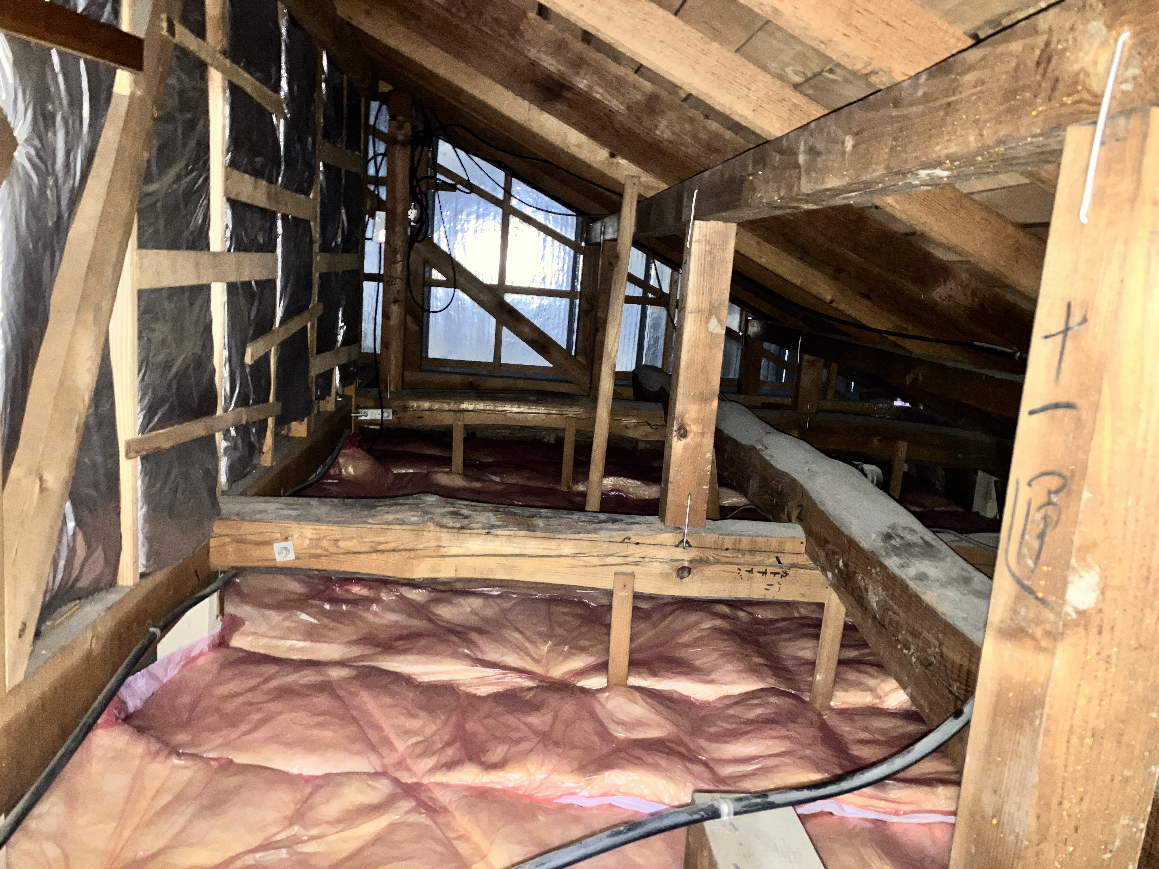屋根裏の換気はなぜ必要?放っておくと起こる屋根のトラブル|静岡県浜松市の屋根修理専門店 画像