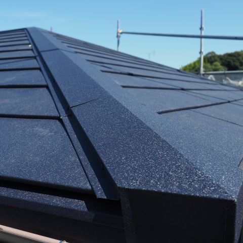 浜松市でガルバリウム鋼板を施工する費用は100万円～＜屋根コラム＞ アイキャッチ画像