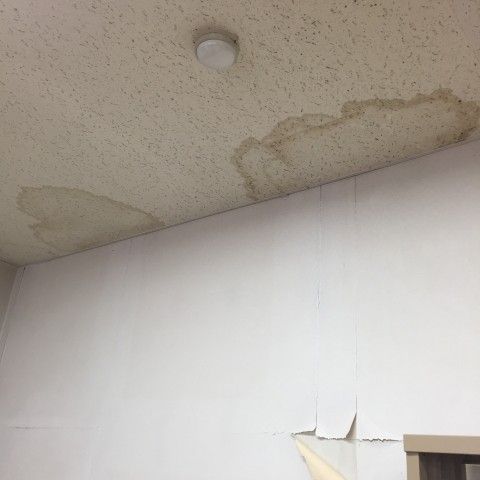 冬は雨漏りが起こりやすい!?【浜松市の屋根リフォームのご相談は当店へ】 アイキャッチ画像