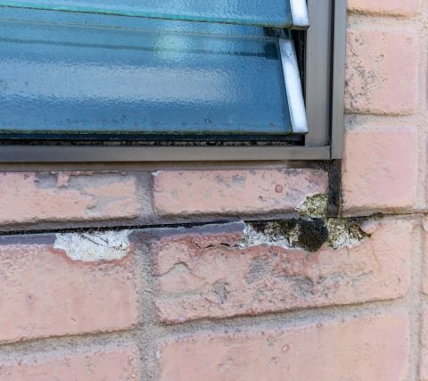 【春の住まい診断】冬のダメージを見逃さない！屋根・外壁メンテナンスのポイント アイキャッチ画像