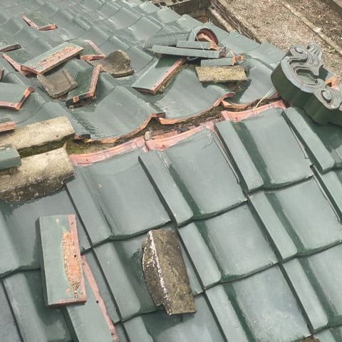 【地震に強い屋根】耐震性を高める屋根材の選び方とリフォーム成功のコツ｜静岡県浜松市の屋根修理専門店 アイキャッチ画像